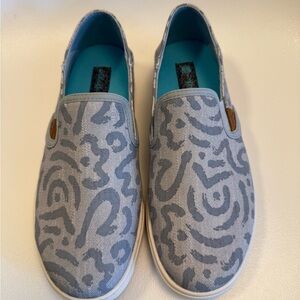 OluKai NWT Pehuea Pow!Wow! Gray and Teal Slip-On Shoes NEW